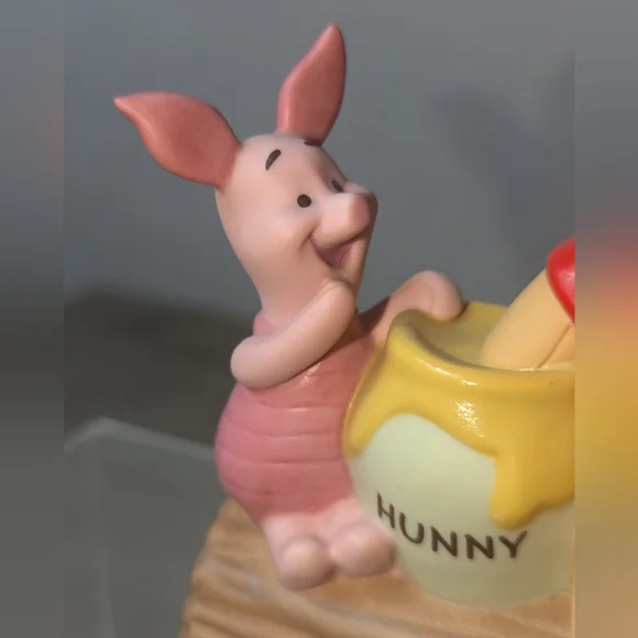 Winnie The Pooh And Friends Friendship Is The Sweetest Kind Of Sharing Figurine - Picture 7 of 10